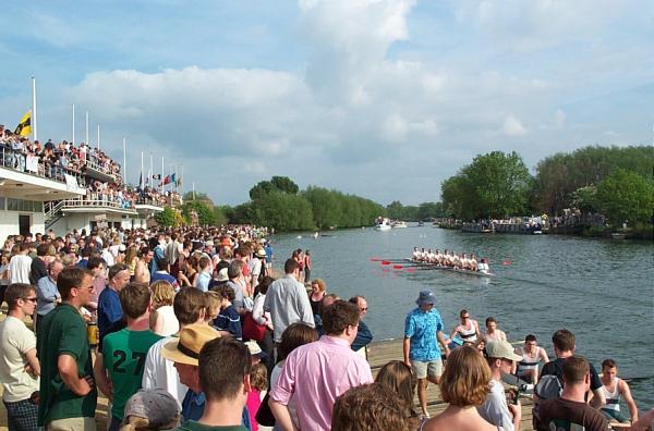 Rowing_crowds_at_Oxford.JPG