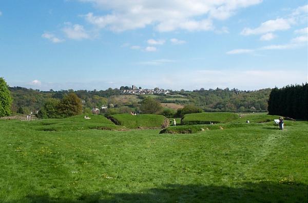 Caerleon_amphitheater1.jpg