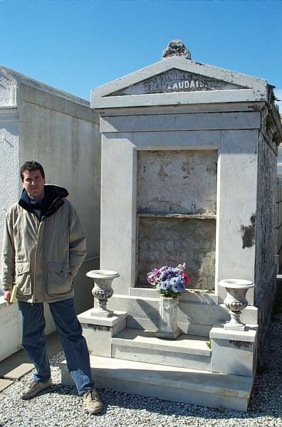 Lawrence_double_tomb.jpg